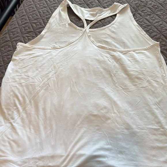 Lot of two Yoga Tanks - Picture 5 of 6